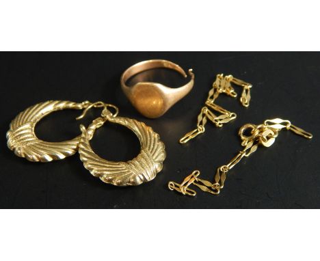 Various yellow metal, to include a pair of 9ct gold hoop earrings, a 9ct gold signet ring (AF), and two loose pieces of yello