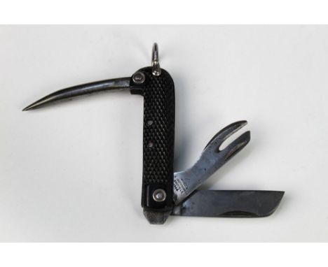 A Ibberson & Co Sheffield World War 2 jack knife, blade stamped with a broad arrow and dated 1944.  This bladed product is no