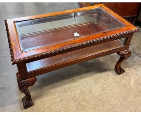 A Chippendale style carved hardwood bijouterie table 