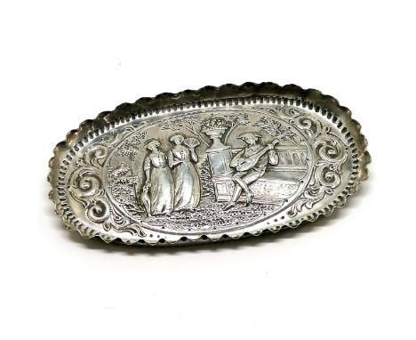 1882 antique Victorian silver embossed pin dish depicting musician playing lute to 2 ladies + a dog by Frederick Brasted - 14