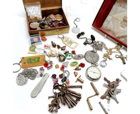 Miscellaneous incl. clock and other keys, lock knife by Arnold and Sons London,badges, alarm clock etc. 