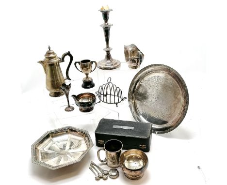 Qty of silver plated wares inc sauceboat, Elkington candlestick (converted to lamp) etc 
