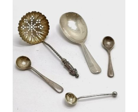 Silver caddy spoon by Richards &amp; Knight (9.2cm), sifting spoon with apostle finial, 3 x condiment spoons inc George Unite