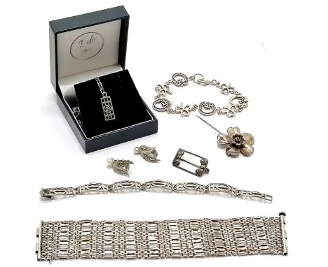 Qty of silver jewellery inc Kit Heath bracelet (17cm), flower stick pin, Irish theme bracelet etc - total weight 47g t/w whit