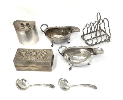 ASSORTED ENGLISH SILVER, 20TH CENTURY comprising:  a Victorian silver toast rack, with five shaped bars, central handle and b