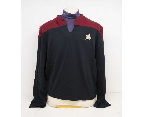 STAR TREK VOYAGER WORN TOP - As worn by Robert Beltran in the role of First Officer Chakotay in Episode `Alice ( Season 6 Epi