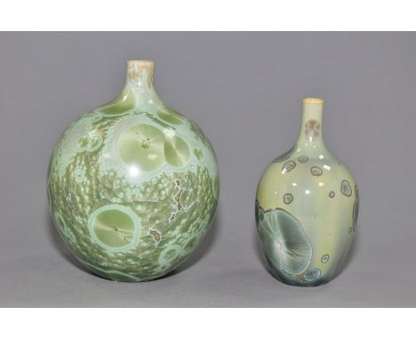 SIMON RICH (BRITISH 1949) TWO GREEN CRYSTALLINE VASES, the first of globular shape with short neck, approximate height 16.5cm