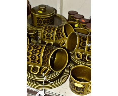 A QUANTITY OF HORNSEA HEIRLOOM PATTERN GREEN GLAZED WARES, including a wooden rack fitted with six spice jars with wooden lid