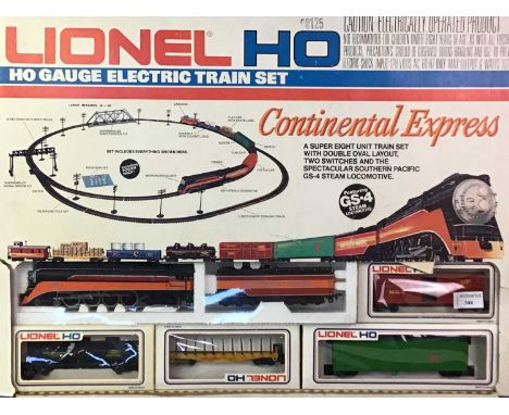LIONEL, HO GAUGE ELECTRIC TRAIN SET  Continental Express, engine, carriage and track in original boxes and with outer box, al