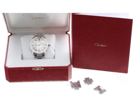 Cartier Ronde Solo automatic gentleman's stainless steel bracelet watch, ref. 3802, serial no. 4905xxxx, silvered dial with R