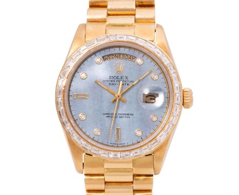ROLEX Vintage Day-Date "Jubilee MOP Diamonds" Armbanduhr, Ref. 18038. Ca. 1978. Gelbgold 18K, Lünette aftermarket besetzt mit