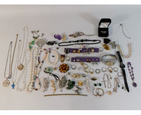 A quantity of mixed costume jewellery including an RAF scarf ring "Rise Above The Rest", silver rings &amp; grouse claw