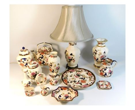 Fifteen pieces of Masons Mandalay ironstone including a table lamp, 14in high excluding shade