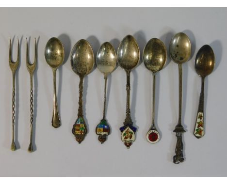 A quantity of mixed silver items including enamelled tourist spoons, 84.9g