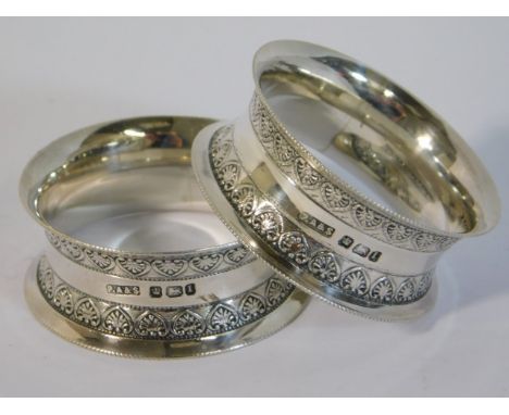 A pair of 1928 Sheffield silver napkin rings by P. Ashberry &amp; Son, 33.7g