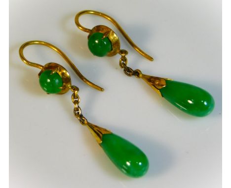 A pair of yellow metal mounted jade drop earrings, 31mm drop, 2.8g