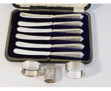 A cased set of silver handled fruit knives twinned with two silver napkin rings &amp; a silver cane collar, loose silver weig