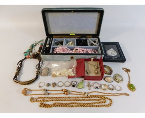 A quantity of costume jewellery items including gold plated necklace with 9ct gold clasp, silver locket &amp; silver rings