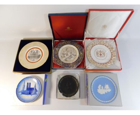 Twenty one commemorative plates including Wedgwood, Spode, Aynsley, Goebel &amp; Coalport depicting various events, places &a