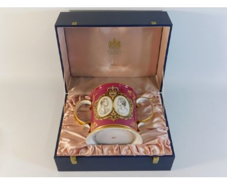 A large, cased loving cup by Spode commemorating silver royal wedding anniversary between Elizabeth Windsor &amp; Philip Glüc