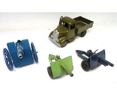 Britains set 1334 four-wheel Lorry, round nose, khaki finish, with driver (very good condition) 1953 and RARE 25pdrs in light