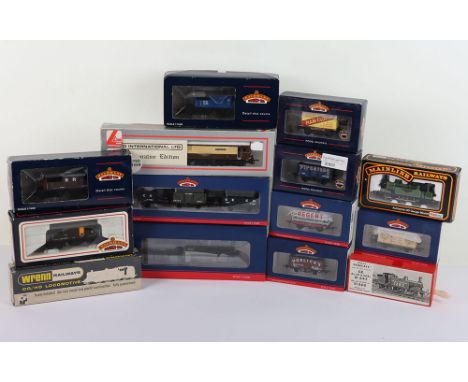 Various boxed 00 gauge locomotive and rolling stock, including Bachmann 31-461A C class Southern locomotive and tender and te