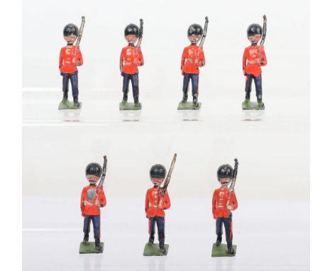 Britains from set 85, RARE small size Scots Guards, second version, marching at the slope, Officer with gold facings dated 1.