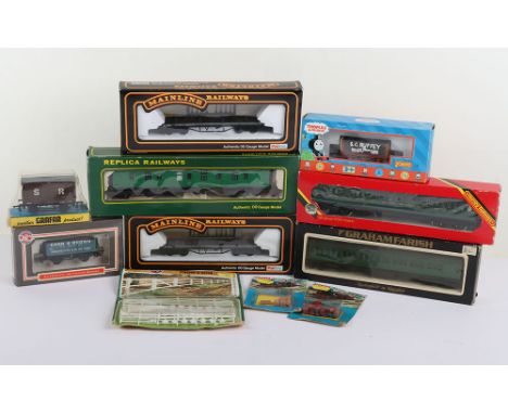 00 gauge boxed rolling stock, including Hornby Railways eleven southern coaches and nineteen various wagons, over seventy Dap