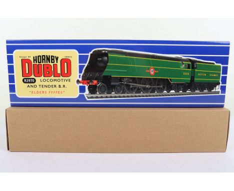 Hornby Dublo 00 gauge recent edition R3970 4-6-2 Merchant Navy class locomotive ‘Elders Fyffes’, engine 35016 and six-wheel t
