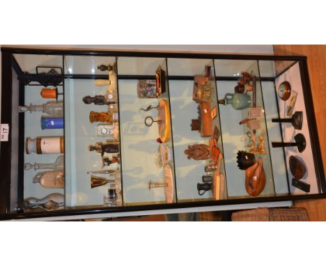 A mixed lot of collectables, to include Mauchline ware sewing case bearing image and slogan for Dunkeld, two small Edinburgh 