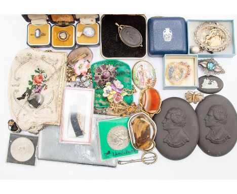 A collection of costume jewellery to include a 9ct gold ring a/f, a 9ct gold cased watch, vintage paste set brooches, Charles