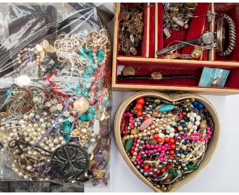 A collection of costume jewellery to include silver bangle, charm bracelet, brooch along with amethyst bead chips, plastic fa