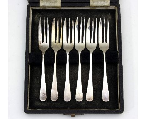Six silver cake forks, R F M, Sheffield 1943, cased