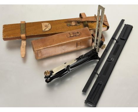 A Vintage Surveyors distance finder by Universal Instruments no B8460 in original leather fitted case in as new condition L x