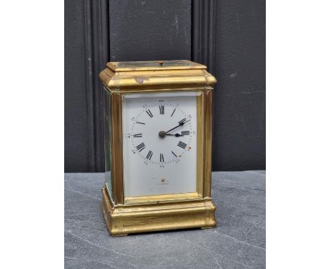 An antique brass quarter repeating carriage clock,&nbsp;with push button, striking on two gongs, 14.5cm high, (lacking handle