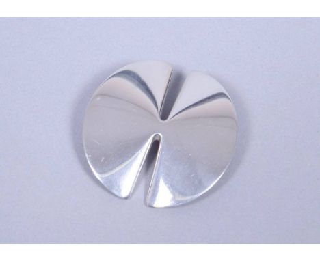   Brosche, 925er Silber, Entwurf Nana Ditzel für Georg Jensen, 1960er Jahre   Scheibenform, rücks. Modell Nr. "337b", Herstel