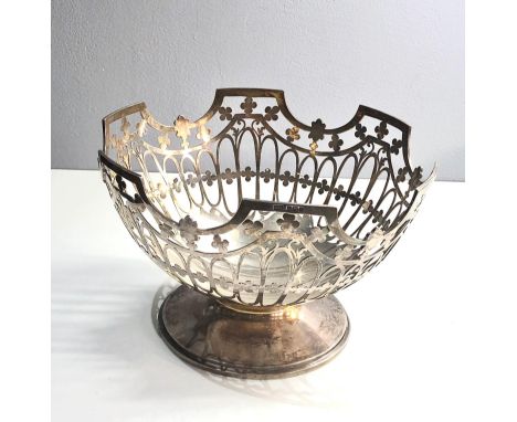 Large pierced silver fruit bowl by walker and hall Sheffield measures approx 22cm dia height 14cm 