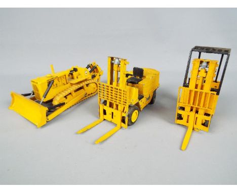 Gesha - Three unboxed diecast vehicles by Gesha. Lot contains a Caterpillar D96 Bulldozer; Caterpillar 130 Fork Lift Truck; a