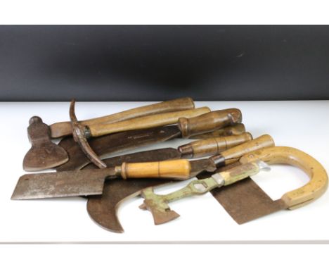 Collection of vintage hedge laying billhooks &amp; other tools 
