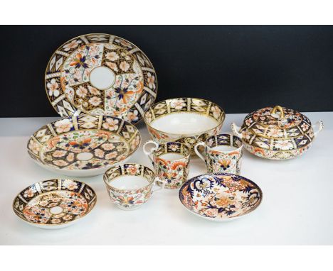 Early 19th century Crown Derby Imari pattern ceramics to include a small tureen &amp; cover, teacups, 2 x saucers, 2 x coffee