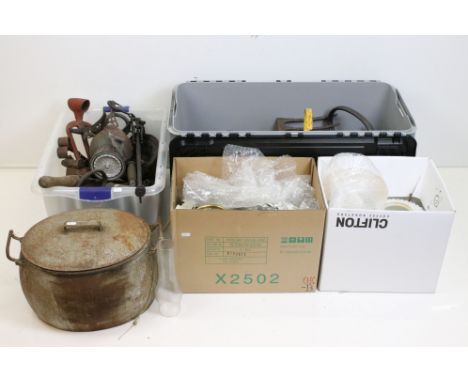 A large group of mixed collectables to include tools, mixed metal ware, oil lamps...etc. 