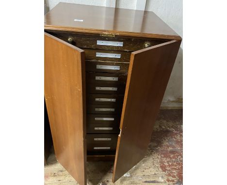 A vintage wooden collectors/specimen cabinet with 11 graduated drawers with glazed cover to each insert 100x63x55cm, shipping