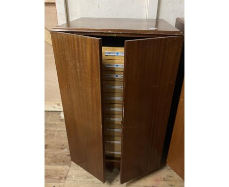A vintage wooden collectors/specimen cabinet with 10 graduated drawers with glazed cover to each insert 100x63x55cm, shipping