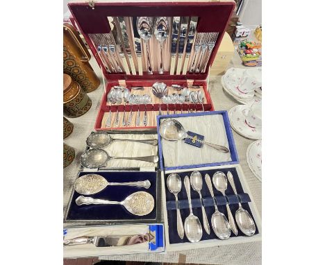 A selection of vintage cased flatware