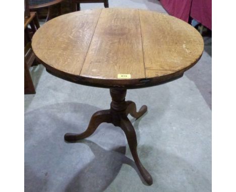 A 19th century oak snap-top tripod table. 27½' diam