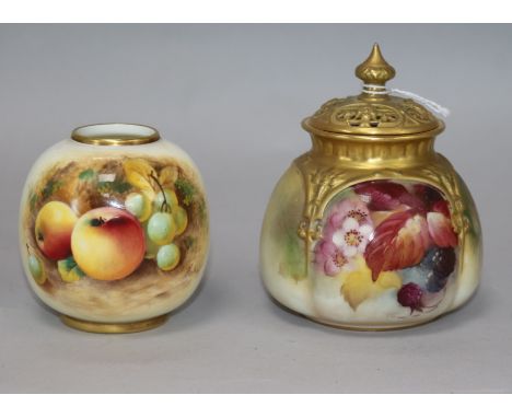 A Worcester lidded pot and another tallest 12cm