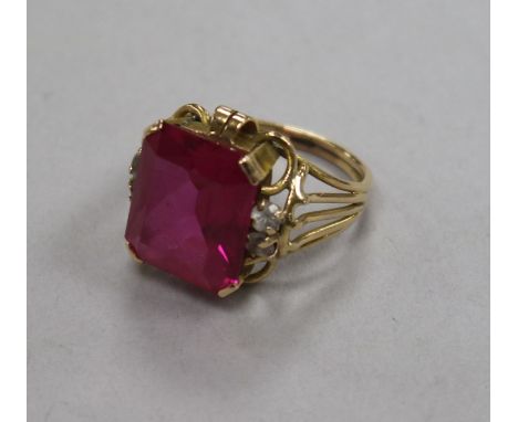 A yellow metal and synthetic ruby? dress ring, size M.