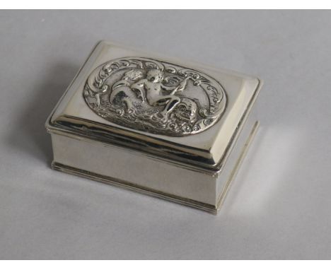 A George V silver snuff box, Pairpoint Brothers, London, 1921, 8cm.