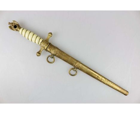 Kriegsmarine Dolch für Offiziere. Saubere Klinge mit Herstellerstempel von "W K C" ohne Zierätzung, weißer Griff, am Abschlus