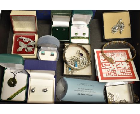 A COLLECTION OF JEWELLERY  To include marked 925, Silver, Nephrite Jade and Marcasite